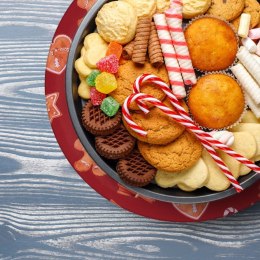 Podtalerz Świąteczny Okrągły Czerwony 33 cm VILDE z Motywem Pierników