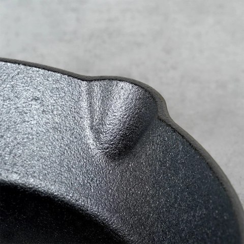 Patelnia Żeliwna Mała 15 cm VILDE Cast Line na Indukcję Grill