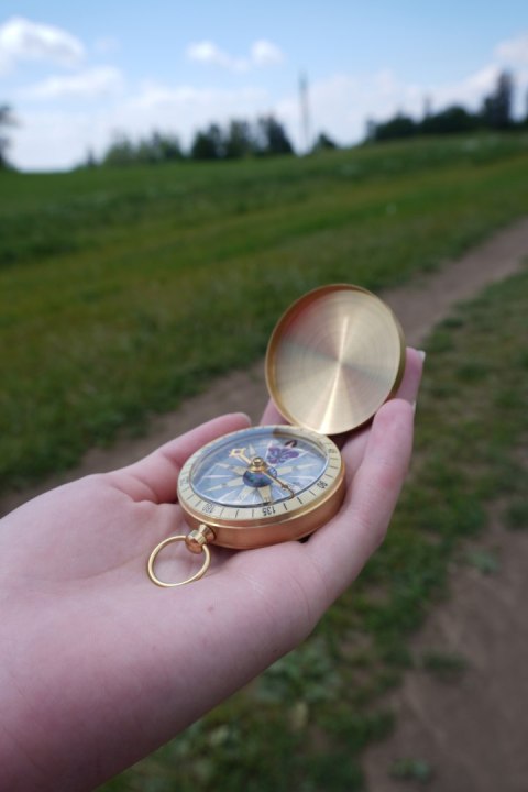 Klasyczny Duży Kompas w Metalowej Obudowie Klasyczny KUBISPORT