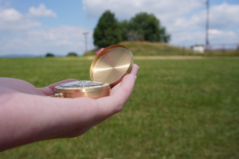 Klasyczny Duży Kompas w Metalowej Obudowie Klasyczny KUBISPORT